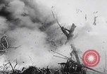Image Des soldats explose des trous de renards japonais à Angaur WW2 Îles Palaos d'Angaur, 1944, de la seconde 13 séquences d'archives historiques vidéo 65675080164