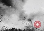 Image Des soldats explose des trous de renards japonais à Angaur WW2 Îles Palaos d'Angaur, 1944, de la seconde 14 séquences d'archives historiques vidéo 65675080164