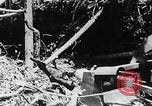 Image Des soldats explose des trous de renards japonais à Angaur WW2 Îles Palaos d'Angaur, 1944, de la seconde 16 séquences d'archives historiques vidéo 65675080164