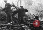 Image Des soldats explose des trous de renards japonais à Angaur WW2 Îles Palaos d'Angaur, 1944, de la seconde 27 séquences d'archives historiques vidéo 65675080164