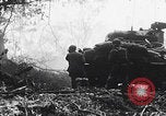 Image Des soldats explose des trous de renards japonais à Angaur WW2 Îles Palaos d'Angaur, 1944, de la seconde 30 séquences d'archives historiques vidéo 65675080164