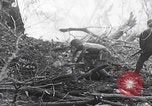 Image Des soldats explose des trous de renards japonais à Angaur WW2 Îles Palaos d'Angaur, 1944, de la seconde 33 séquences d'archives historiques vidéo 65675080164