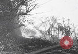 Image Des soldats explose des trous de renards japonais à Angaur WW2 Îles Palaos d'Angaur, 1944, de la seconde 37 séquences d'archives historiques vidéo 65675080164
