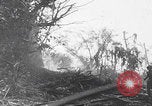 Image Des soldats explose des trous de renards japonais à Angaur WW2 Îles Palaos d'Angaur, 1944, de la seconde 38 séquences d'archives historiques vidéo 65675080164