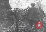 Image Des soldats explose des trous de renards japonais à Angaur WW2 Îles Palaos d'Angaur, 1944, de la seconde 52 séquences d'archives historiques vidéo 65675080164