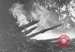 Image Des soldats explose des trous de renards japonais à Angaur WW2 Îles Palaos d'Angaur, 1944, de la seconde 57 séquences d'archives historiques vidéo 65675080164