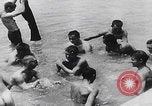 Image Les soldats se reposent pendant la bataille d'Angeur Îles Palaos d'Angaur, 1944, de la seconde 5 séquences d'archives historiques vidéo 65675080165
