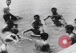 Image Les soldats se reposent pendant la bataille d'Angeur Îles Palaos d'Angaur, 1944, de la seconde 6 séquences d'archives historiques vidéo 65675080165
