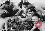 Image Les soldats se reposent pendant la bataille d'Angeur Îles Palaos d'Angaur, 1944, de la seconde 8 séquences d'archives historiques vidéo 65675080165