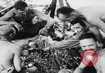 Image Les soldats se reposent pendant la bataille d'Angeur Îles Palaos d'Angaur, 1944, de la seconde 9 séquences d'archives historiques vidéo 65675080165