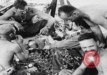 Image Les soldats se reposent pendant la bataille d'Angeur Îles Palaos d'Angaur, 1944, de la seconde 10 séquences d'archives historiques vidéo 65675080165