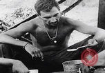 Image Les soldats se reposent pendant la bataille d'Angeur Îles Palaos d'Angaur, 1944, de la seconde 15 séquences d'archives historiques vidéo 65675080165
