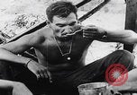 Image Les soldats se reposent pendant la bataille d'Angeur Îles Palaos d'Angaur, 1944, de la seconde 17 séquences d'archives historiques vidéo 65675080165