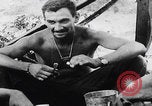 Image Les soldats se reposent pendant la bataille d'Angeur Îles Palaos d'Angaur, 1944, de la seconde 20 séquences d'archives historiques vidéo 65675080165