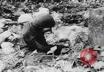 Image Les soldats se reposent pendant la bataille d'Angeur Îles Palaos d'Angaur, 1944, de la seconde 21 séquences d'archives historiques vidéo 65675080165