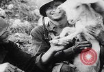 Image Les soldats se reposent pendant la bataille d'Angeur Îles Palaos d'Angaur, 1944, de la seconde 27 séquences d'archives historiques vidéo 65675080165