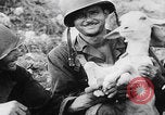 Image Les soldats se reposent pendant la bataille d'Angeur Îles Palaos d'Angaur, 1944, de la seconde 29 séquences d'archives historiques vidéo 65675080165