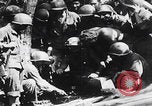 Image Les soldats se reposent pendant la bataille d'Angeur Îles Palaos d'Angaur, 1944, de la seconde 34 séquences d'archives historiques vidéo 65675080165