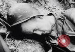 Image Épuisé bataille des soldats d'Angeur Îles Palaos d'Angaur, 1944, de la seconde 24 séquences d'archives historiques vidéo 65675080169