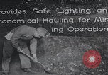 Standbild Frühe batteriebetriebene Bergbaugeräte United States USA, 1926, aus Sekunde 3 historischem Filmmaterial Videoclip 65675080174