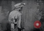 Standbild Frühe batteriebetriebene Bergbaugeräte United States USA, 1926, aus Sekunde 17 historischem Filmmaterial Videoclip 65675080174