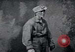 Standbild Frühe batteriebetriebene Bergbaugeräte United States USA, 1926, aus Sekunde 18 historischem Filmmaterial Videoclip 65675080174