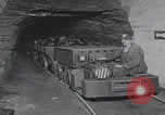 Standbild Frühe batteriebetriebene Bergbaugeräte United States USA, 1926, aus Sekunde 23 historischem Filmmaterial Videoclip 65675080174