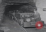 Standbild Frühe batteriebetriebene Bergbaugeräte United States USA, 1926, aus Sekunde 24 historischem Filmmaterial Videoclip 65675080174