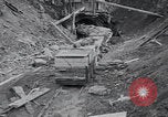 Standbild Frühe batteriebetriebene Bergbaugeräte United States USA, 1926, aus Sekunde 25 historischem Filmmaterial Videoclip 65675080174