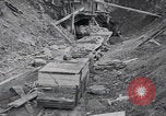 Standbild Frühe batteriebetriebene Bergbaugeräte United States USA, 1926, aus Sekunde 27 historischem Filmmaterial Videoclip 65675080174