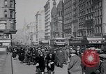 Standbild Oldtimer-Lastwagen und -Autos in den USA New York City USA, 1926, aus Sekunde 21 historischem Filmmaterial Videoclip 65675080175