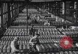 Immagine di Produzione di batterie al nichel-ferro Edison West Orange New Jersey USA, 1926, secondo 46 filmato di repertorio 65675080178