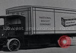 Standbild Oldtimer-Elektroautos New York City USA, 1926, aus Sekunde 43 historischem Filmmaterial Videoclip 65675080180