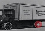 Standbild Oldtimer-Elektroautos New York City USA, 1926, aus Sekunde 44 historischem Filmmaterial Videoclip 65675080180