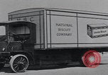 Standbild Oldtimer-Elektroautos New York City USA, 1926, aus Sekunde 45 historischem Filmmaterial Videoclip 65675080180