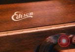Image Invention du phonographe de Thomas Edison West Orange New Jersey USA, 1926, de la seconde 11 séquences d'archives historiques vidéo 65675080182