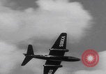 Standbild Englischer elektrischer Canberra-Jet-Flug Vereinigtes Königreich, 1952, aus Sekunde 51 historischem Filmmaterial Videoclip 65675080217