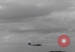 Standbild Englischer elektrischer Canberra-Jet-Flug Vereinigtes Königreich, 1952, aus Sekunde 55 historischem Filmmaterial Videoclip 65675080217