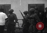Immagine di I soldati della crisi congolese arrestano i civili Congo, 1960, secondo 17 filmato di repertorio 65675080229