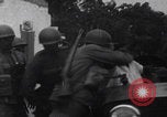 Immagine di I soldati della crisi congolese arrestano i civili Congo, 1960, secondo 22 filmato di repertorio 65675080229