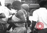 Immagine di I soldati della crisi congolese arrestano i civili Congo, 1960, secondo 32 filmato di repertorio 65675080229