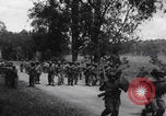 Immagine di Arresti di blocchi stradali nella zona di guerra del Congo Africa centrale, 1960, secondo 18 filmato di repertorio 65675080230