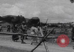 Immagine di Arresti di blocchi stradali nella zona di guerra del Congo Africa centrale, 1960, secondo 20 filmato di repertorio 65675080230