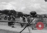 Immagine di Arresti di blocchi stradali nella zona di guerra del Congo Africa centrale, 1960, secondo 21 filmato di repertorio 65675080230