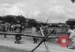 Immagine di Arresti di blocchi stradali nella zona di guerra del Congo Africa centrale, 1960, secondo 22 filmato di repertorio 65675080230