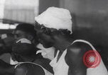 Immagine di Arresti di blocchi stradali nella zona di guerra del Congo Africa centrale, 1960, secondo 28 filmato di repertorio 65675080230