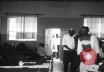 Immagine di Arresti di blocchi stradali nella zona di guerra del Congo Africa centrale, 1960, secondo 31 filmato di repertorio 65675080230
