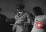 Immagine di Arresti di blocchi stradali nella zona di guerra del Congo Africa centrale, 1960, secondo 38 filmato di repertorio 65675080230