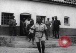 Immagine di Arresti di blocchi stradali nella zona di guerra del Congo Africa centrale, 1960, secondo 48 filmato di repertorio 65675080230