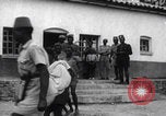 Immagine di Arresti di blocchi stradali nella zona di guerra del Congo Africa centrale, 1960, secondo 50 filmato di repertorio 65675080230